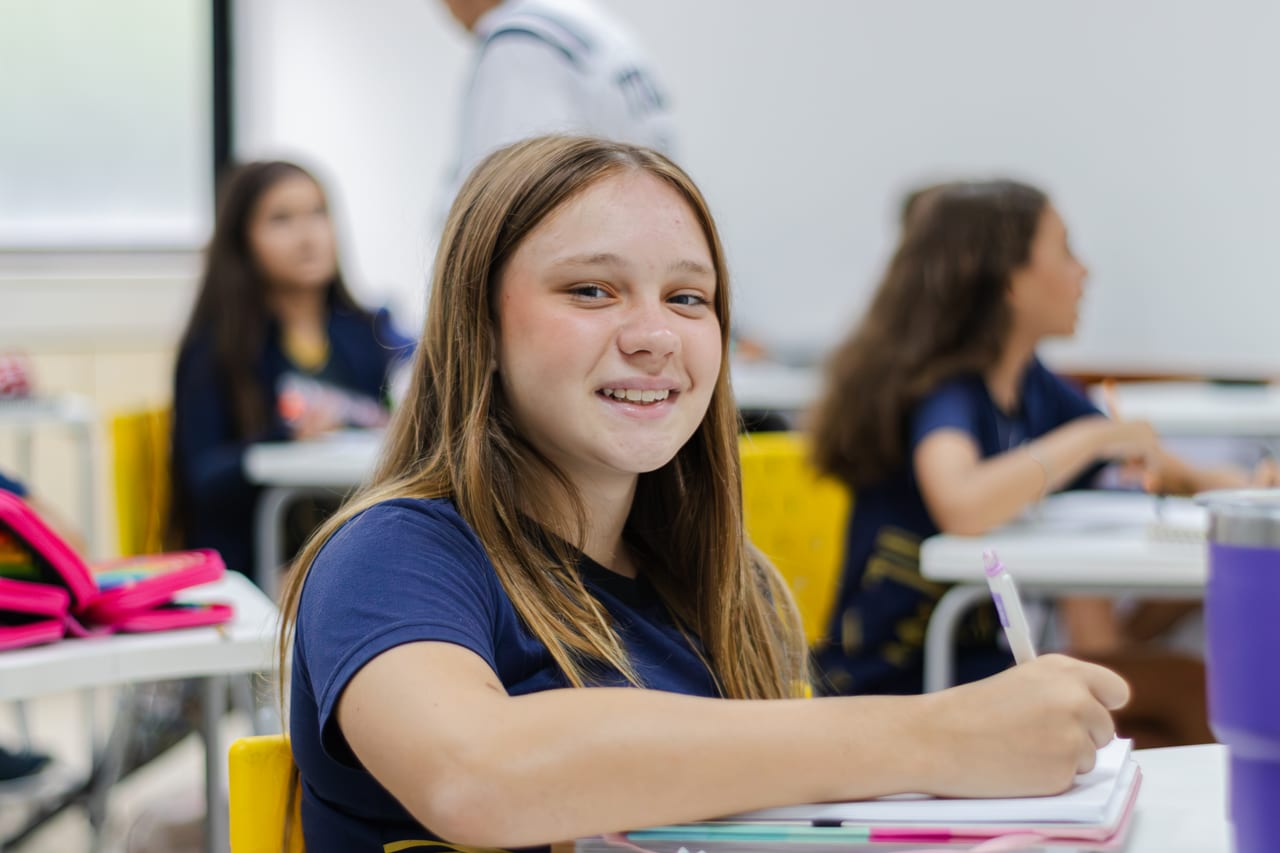Alunos do Fundamental Anos Finais em sala de aula no Colégio Inovar Veiga de Almeida