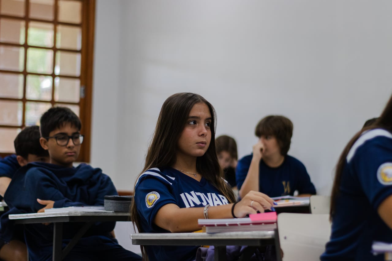 Turma dos Anos Finais em atividade prática no Inovar