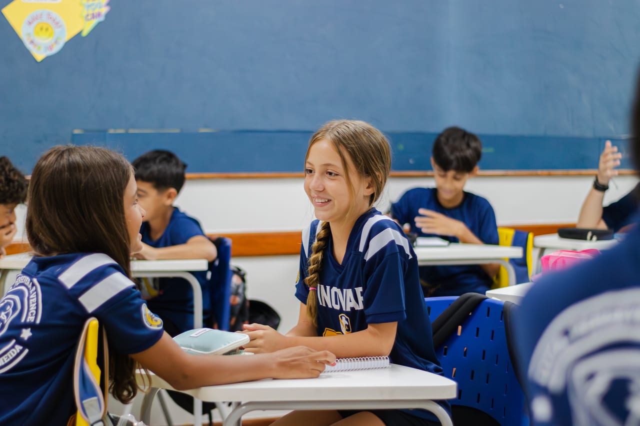 Alunos do Colégio Inovar Veiga de Almeida em sala de aula